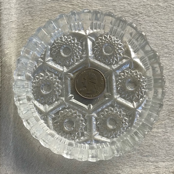 Vintage | 4" Glass Ashtray, Italy - Picture 4 of 13